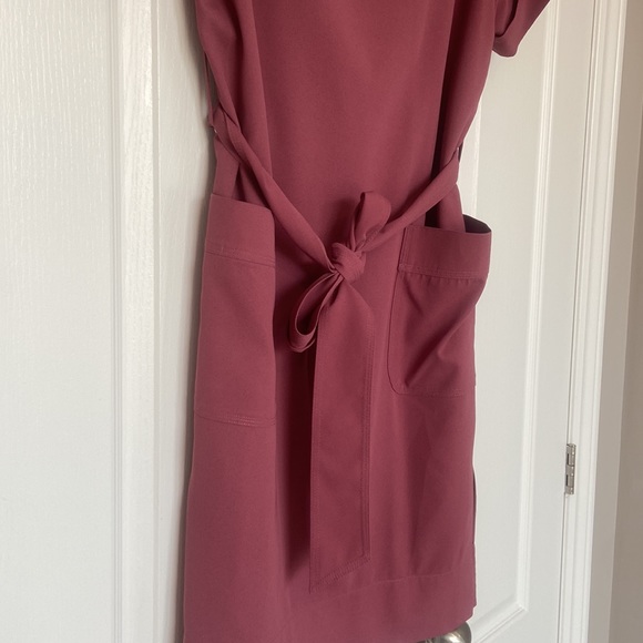 Babaton Shortsleeved Dress with Pockets and Tie - Picture 5 of 9